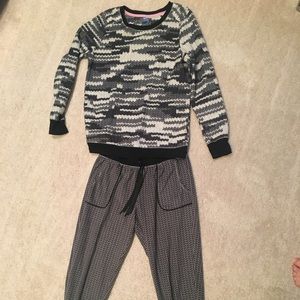 Simply Vera 2 piece pajama set